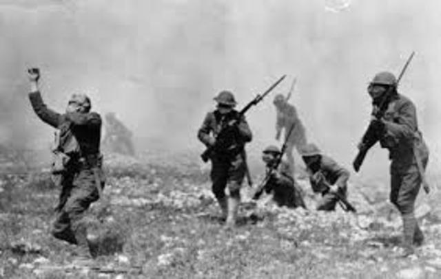 ALEMANES LANZAN EL PRIMER ATAQUE CON GASES TOXICOS