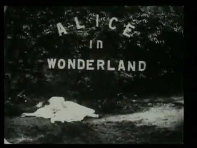 (1,903) Alicia en el país de las maravillas