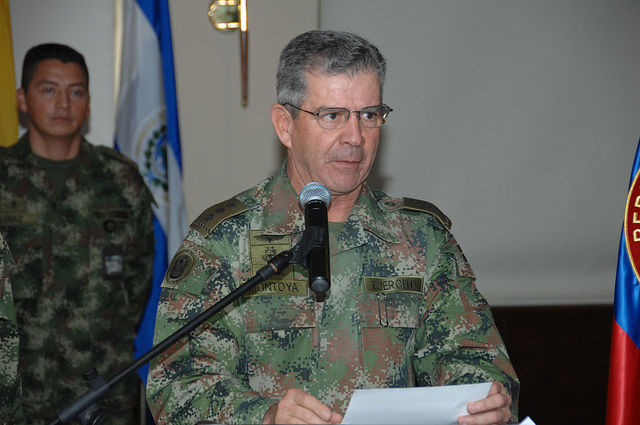 Renuncia el comandante del Ejército General Mario Montoya a raíz del escándalo de los falsos positivos