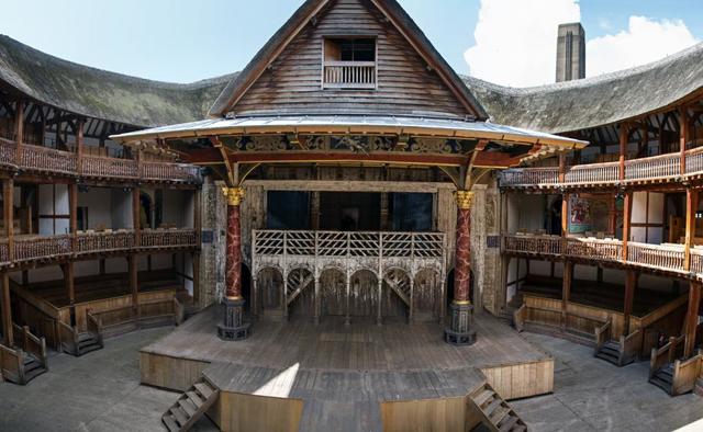 Es encargado de un teatro