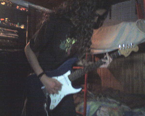 NACE MI PRIMER GUITARRISTA!!