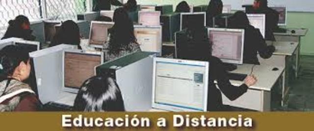 en 1993 se planteó promover la educación a distancia para la superación y actualización academica