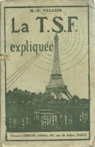 Ensayos de programas de radio en Paris.