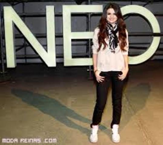 Lanzamiento de ropa diseñada por ella