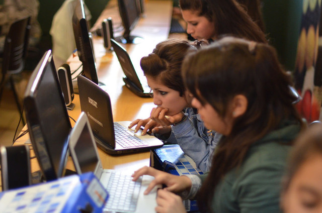 SE ORGANIZA PROGRAM.AR