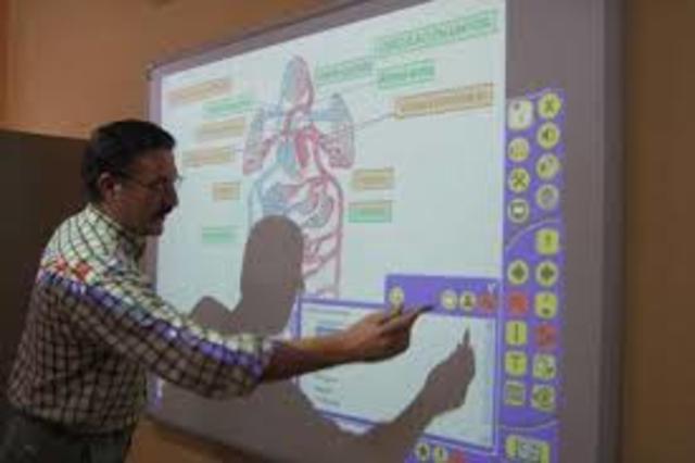 Se incorporan 51.000 pizarras interactivas marca SMART Board para continuar con el programa Enciclopedia