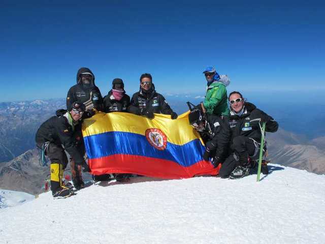 Colombianos conquistan la cima del Everest