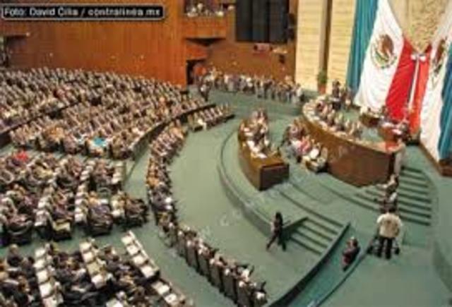 El partido oficial pierde su mayoría absoluta en el Congreso de la Unión