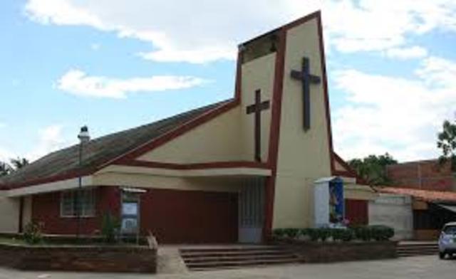 Vomité en la entrada de la Parroquia