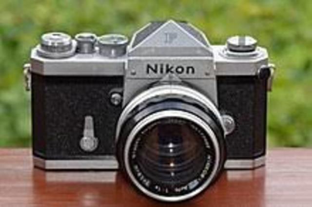 NIKON F