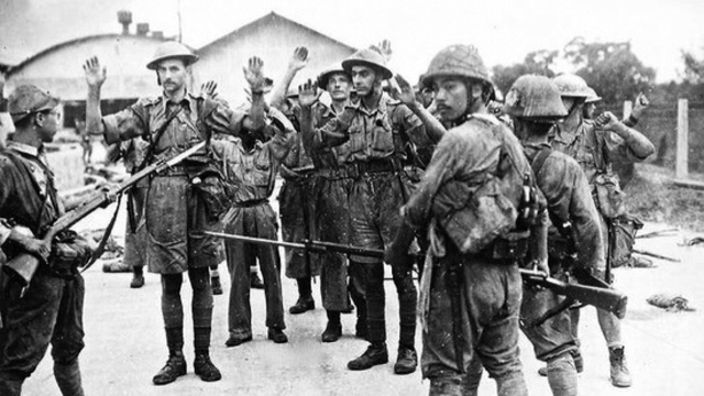 Japanese take Singapore