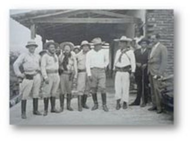 Comienzan los Cristeros a deponer las armas en un proceso que duraría varios meses en el cual se les entregaba un salvoconducto para que se radicaran donde ellos quisieran y una aportación económica por cada arma depuesta.