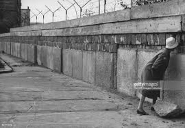 The Berlin Wall - US / Soviet Relations