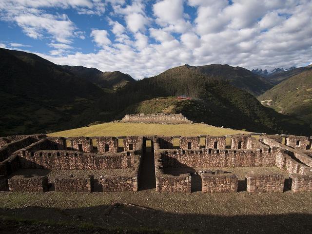 Francisco Pizarro meets Atahualpa