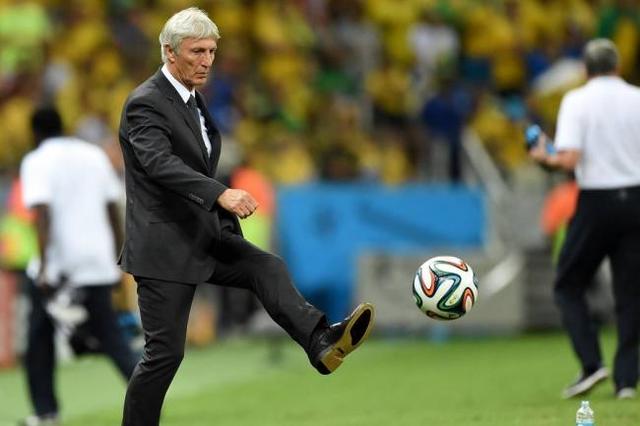José Pékerman es seleccionado para dirigir la selección de fútbol de Colombia.
