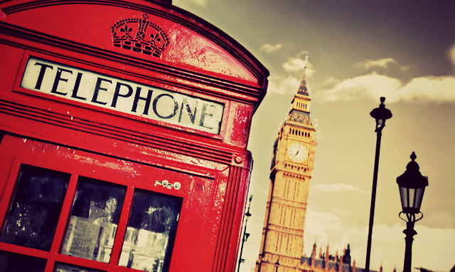 A Universidade Aberta Britânica é fundada.