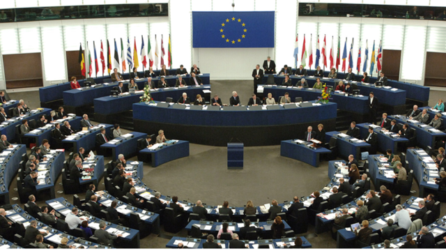 É divulgada a resolução do Parlamento Europeu sobre Universidades Abertas na Comunidade Europeia.