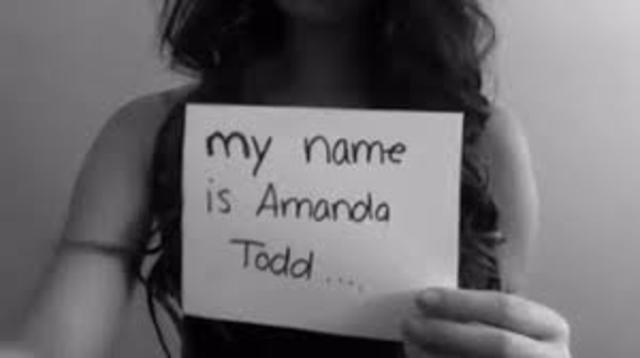 Una adolescente e suicida tras sufrir años de ciberbullying a raíz de una sextorsión