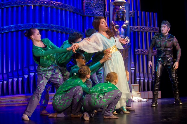 Mozart megírja a varázsfuvola című operát