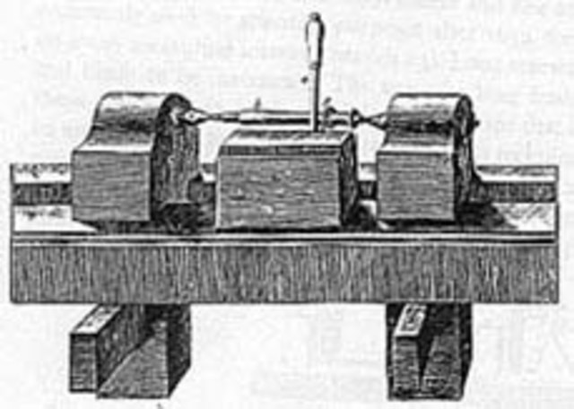 Torno con portaherramientas