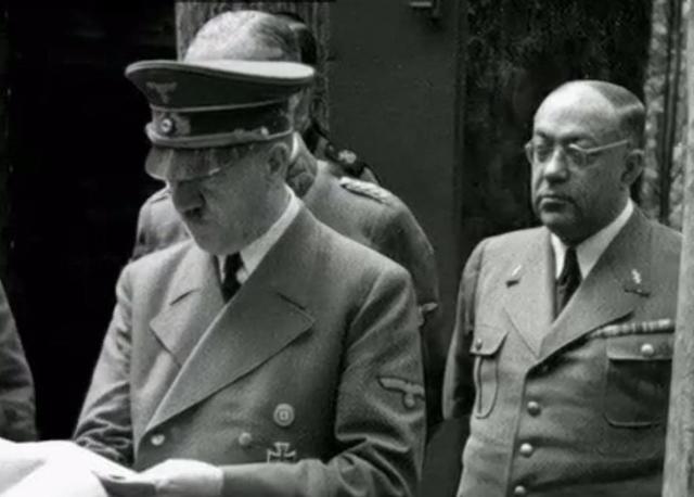 Hitler og Tyskland kapitulerer