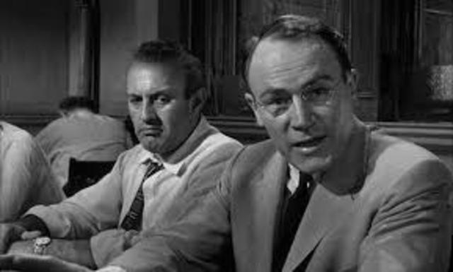 Ο συζήτηση των 8 και 4 για το άλλοθι(ταινίες) του 18χρονου