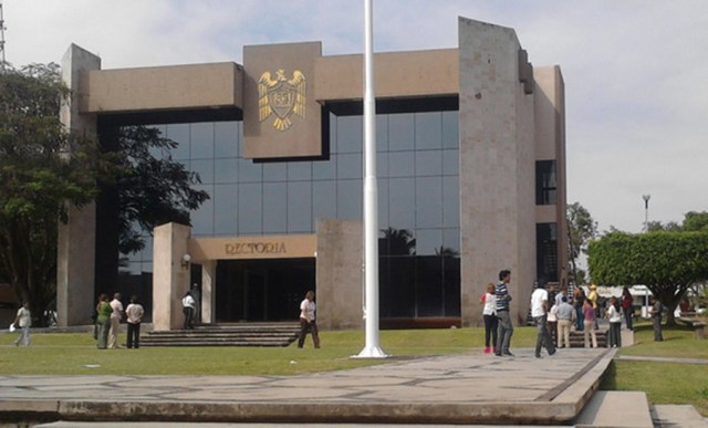 Se crea la Universidad de Colima