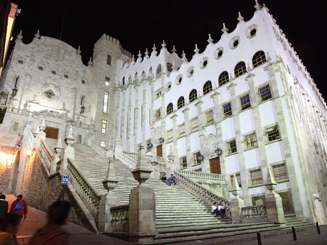 Se crea la Universidad de Guanajuato