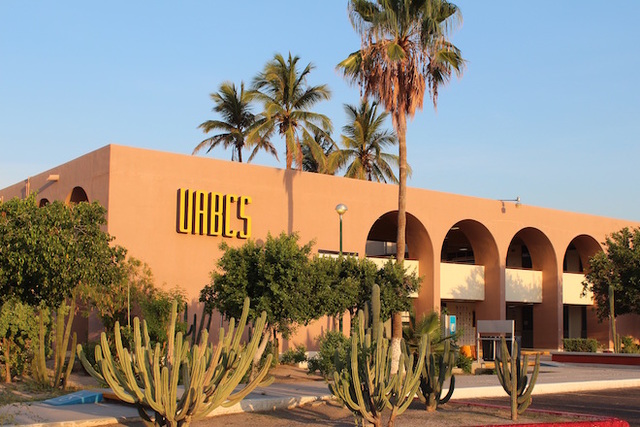 Se crea la Universidad de Baja California Sur