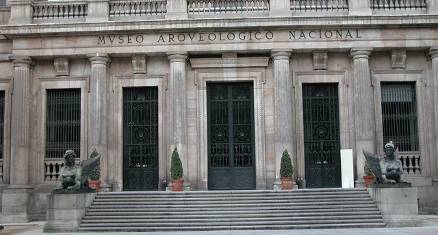 Fundación del Servicio Arqueológico Nacional.