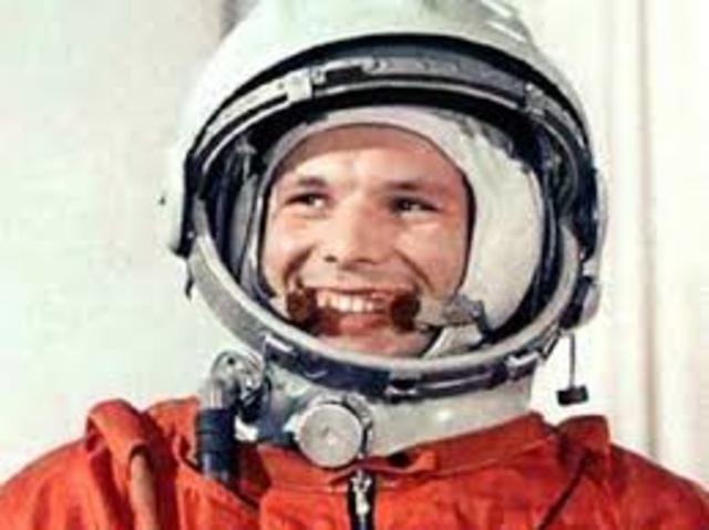 12 DE ABRIL DE 1961 Primer hombre (ruso) en el espacio