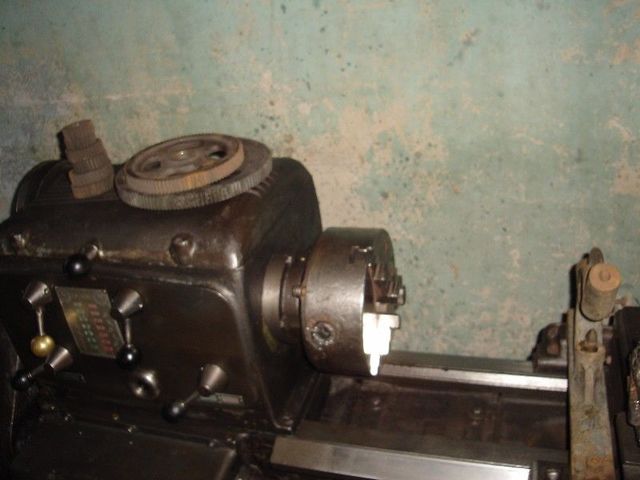 Torno con portaherramientas