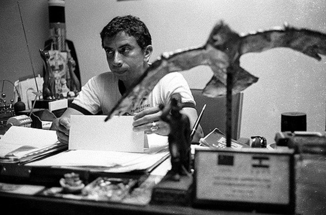 Muere en un atentado explosivo el coronel Domingo Monterrosa Barrios.