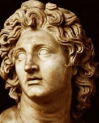 Nace Alejandro Magno en Pella, capital de Macedonia.