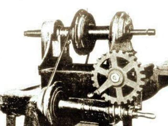 Maudslay produciría su famoso torno de roscar