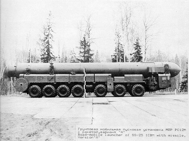 La URSS despliega misiles SS-20