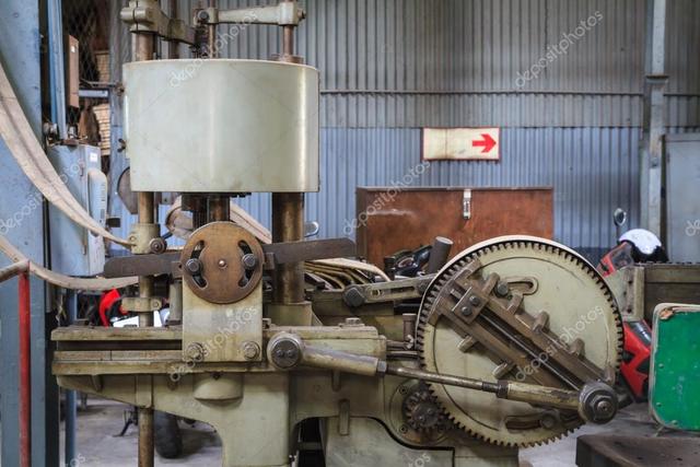 Primera acepilladora para metales