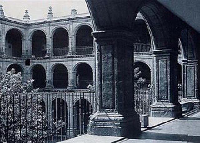 Facultades de Cánones y leyes de la Real y Pontifica Uinversidad de México.