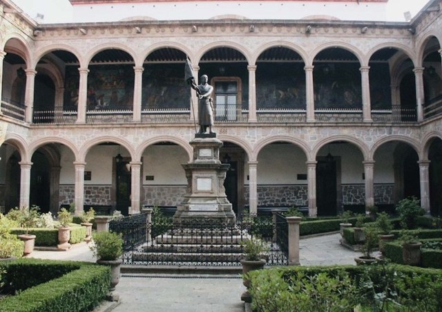 Colegio de San Nicólas de Hidalgo.