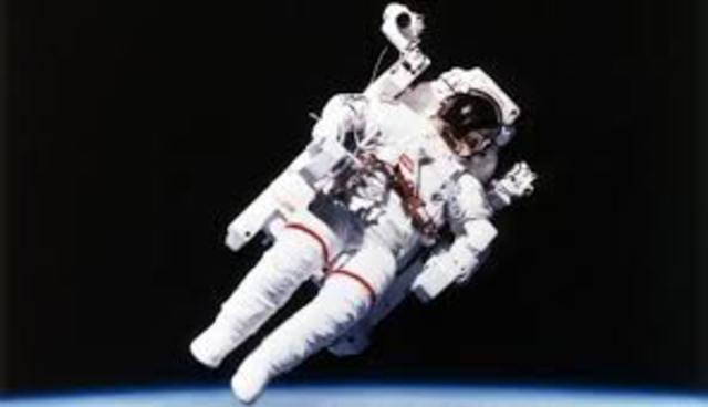 Primer hombre en el espacio