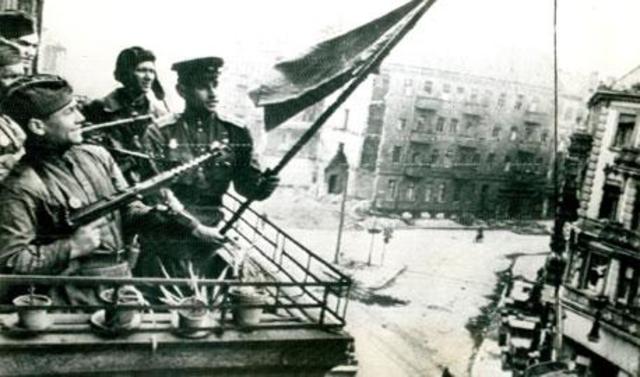 Der zweite Weltkrieg endet in Europa. Große Niederlage für Deutschland.