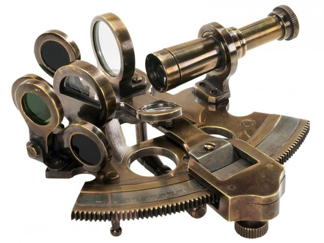 El sextante empieza a ser usado para la navegación e impulsa la creación de la máquina divisora.