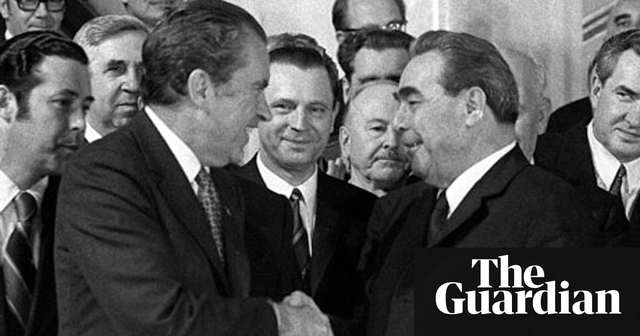 Nixon and Brezhnev sign SALT