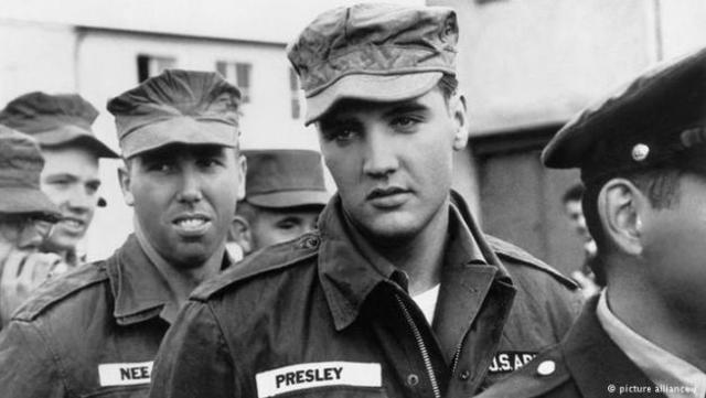 Elvis hace su servicio militar