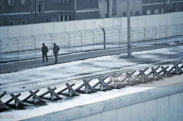 Family gets separated between Berlin Wall