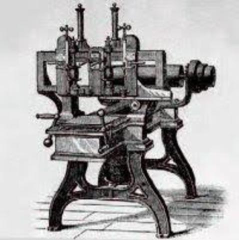 Primera fresadora universal