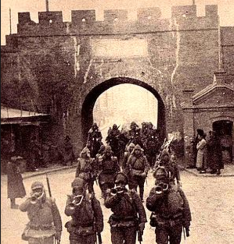 Japan invades Manchuria