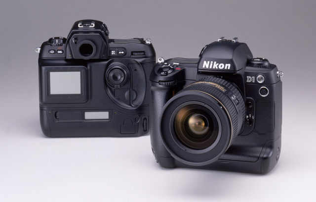 NIKON D-1