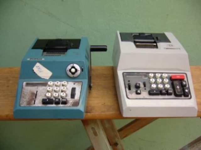Dos maquinas de calcular