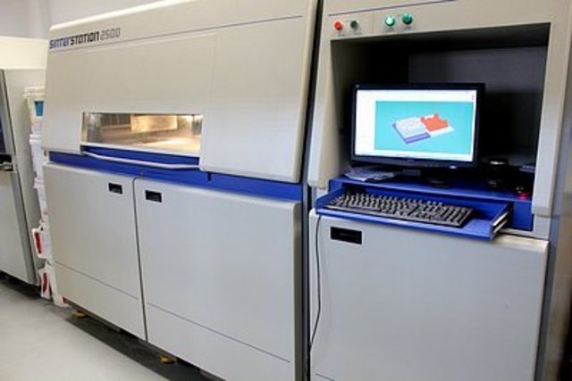 Carl Deckard dessarrolla el sinteritzat selectiu per làser